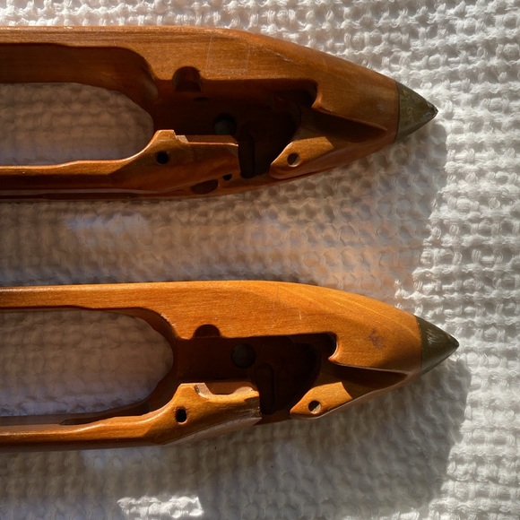 Two wooden weaving boat shuttles. Bobbins. Lowell Shuttle Co. Mass. #1562. - Picture 5 of 6